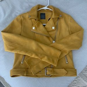 Mustard color jacket! Super stylish!